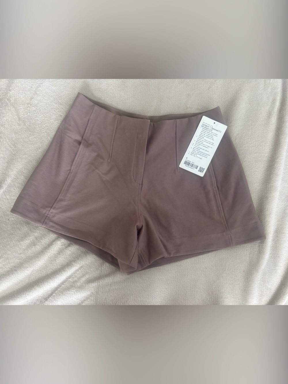 Lululemon Utilitech Relaxed Fit HR Short 3.5” - Size 6, Taupetastic